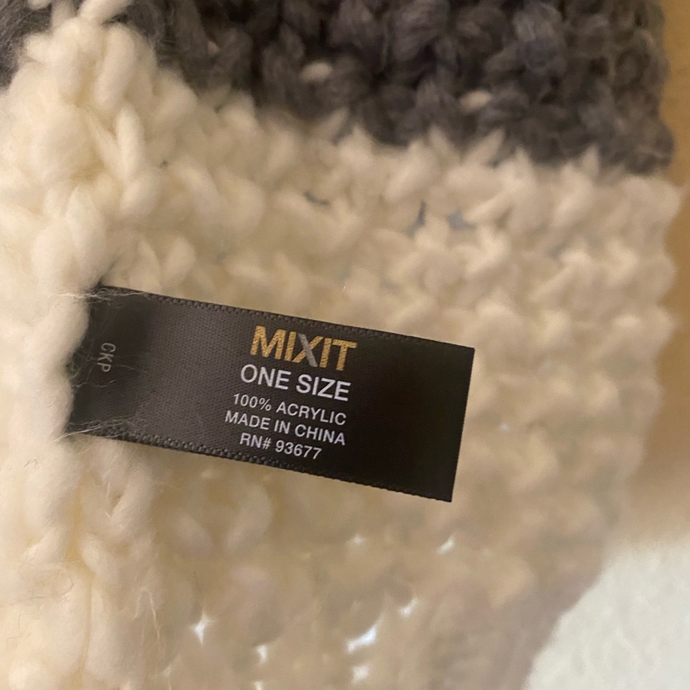 Infinity Scarf 🌺 - Picture 2 of 2